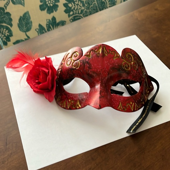 Venetian Hand-painted Mask from Disney’s Topolino’s Italian Masquerade NYE - Picture 1 of 10